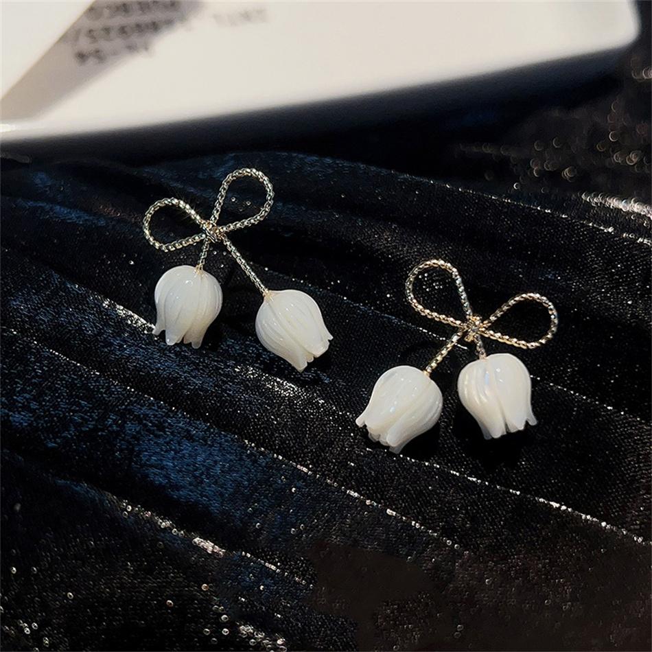 Tipsy Closet White Drop Earrings – Minimalist Elegance in Gold