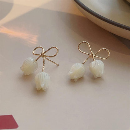 Tipsy Closet White Drop Earrings – Minimalist Elegance in Gold