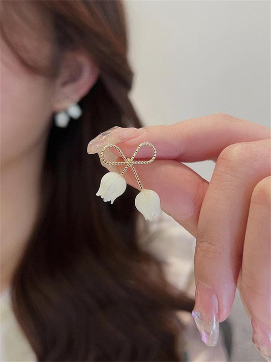 Tipsy Closet White Drop Earrings – Minimalist Elegance in Gold